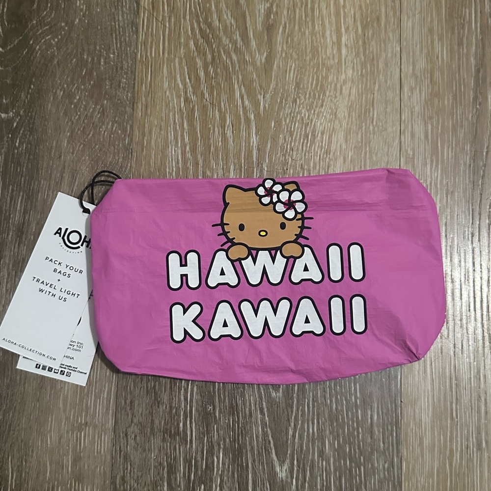 ALOHA Collection Hello Kitty mini pouch DFS Exclusive